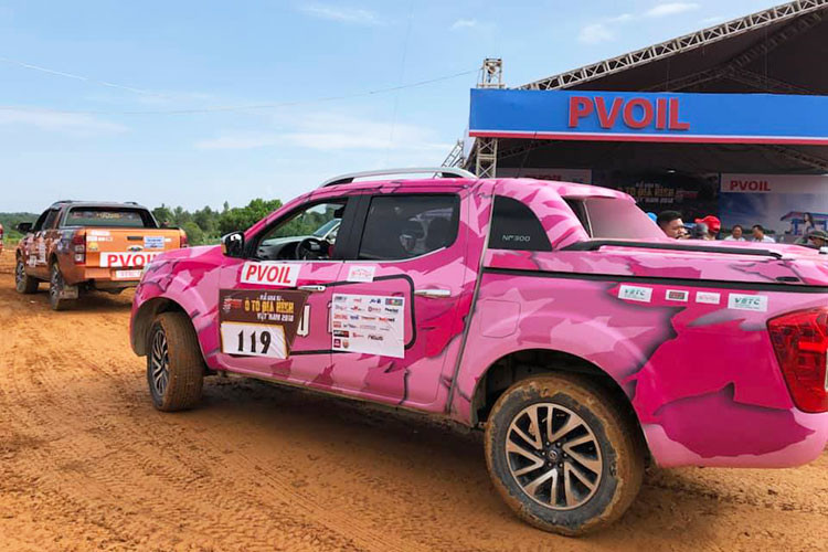 Theo đó, các đội đua oử hạng mục nâng cao sẽ được phép sử dụng lốp MT hoặc Extreme. Các mẫu lốp đua sẽ có đường kính tối đa 35 inch (890 mm), tại VOC 2017 đường kính tối đa cho bộ lốp là 42 inch (1008 mm).