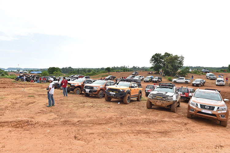 Sau nhiều tháng chuẩn bị, sáng 29/9/2018 - giải ôtô địa hình Vietnam Offroad Cup 2018 (VOC 2018) lớn nhất Việt Nam đã chính thức được khai mạc với 80 đội cùng 160 vận động viên tham gia với 4 hạng thi đấu.