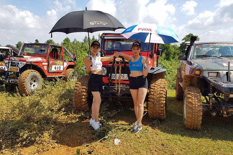 Còn ở hạng "nâng cao", số lượng đội thi đấu không thay đổi so với năm ngoái. Nhưng ở năm nay, ban tổ chức đã thay đổi kích thước bộ lốp dùng cho các mẫu xe tham gia thi đấu hạng này.