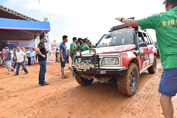 Giải đua xe VOC 2018 năm nay sẽ bao gồm các hạng mục như; Bán tải Việt Nam, hạng Cơ bản, hạng Nâng cao và đặc biệt là có thêm hạng Mở rộng cho phép các đội đua được tự do nâng cấp không giới hạn cho chiếc xe của mình để nhằm mục đích đạt kết quả cao nhất.