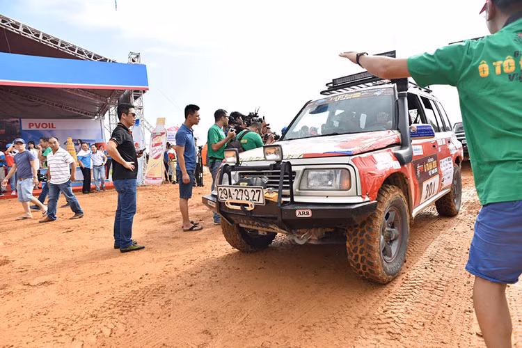 Giải đua xe VOC 2018 năm nay sẽ bao gồm các hạng mục như; Bán tải Việt Nam, hạng Cơ bản, hạng Nâng cao và đặc biệt là có thêm hạng Mở rộng cho phép các đội đua được tự do nâng cấp không giới hạn cho chiếc xe của mình để nhằm mục đích đạt kết quả cao nhất.