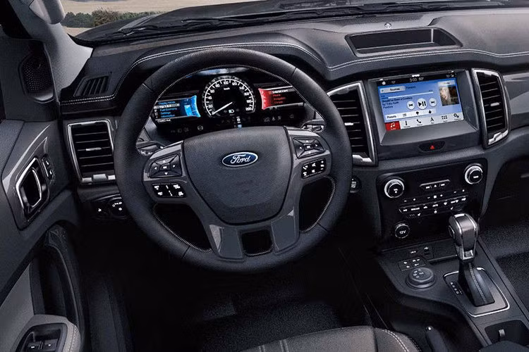 Ford Ranger 2021 tại Việt Nam sẽ có 3 tùy chọn động cơ. Các phiên bản XL, XLS MT và XLS AT được trang bị động cơ diesel 2.2L, cho công suất 158 mã lực và mô-men xoắn 385 Nm. Tùy chọn hộp số sàn 6 cấp hoặc tự động 6 cấp. Trong khi đó, bản Ranger Limited được trang bị động cơ diesel 2.0L, công suất 178 mã lực và mô-men xoắn 420 Nm, hộp số tự động 10 cấp.