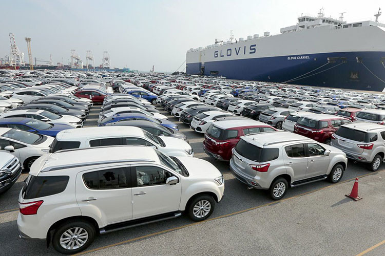 Mặc dù trong tháng 6, tình hình Covid-19 ảnh hưởng mạnh mẽ tới thị trường ôtô Việt Nam, tuy nhiêu rất nhiều hãng xe vẫn quyết định tung ra hàng loạt các sản phẩm mới. Đáng chú ý là những mẫu xe mới chính hãng chào hàng người dùng đủ các phân khúc, từ bình dân tới siêu sang...