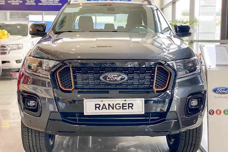 Phiên bản còn lại Ford Ranger Wildtrak sẽ được trang bị động cơ diesel 2.0L biturbo, công suất 210 mã lực và mô-men xoắn 500 Nm, hộp số tự động 10 cấp. Với việc chuyển sang lắp ráp trong nước kèm giá bán mềm hơn, Ford Ranger có tiềm năng tăng lợi thế so với các đối thủ nhập khẩu, vốn gặp bất lợi về nguồn cung do ảnh hưởng từ dịch Covid-19.