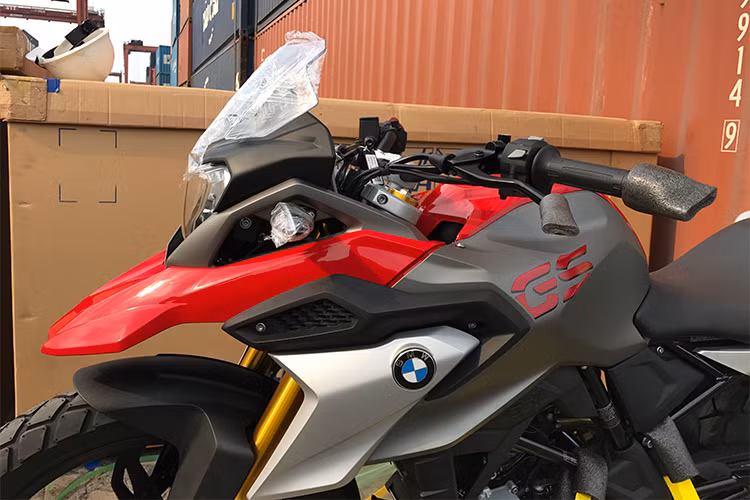 Tại thị trường Ấn Độ, BMW G310GS sẽ có giá khoảng 230.000 Rupee (tương đương khoảng 100 triệu đồng). Sau khi về đến thị trường Việt Nam, xe sẽ có mức giá dự tính khoảng dưới 200 triệu đồng.