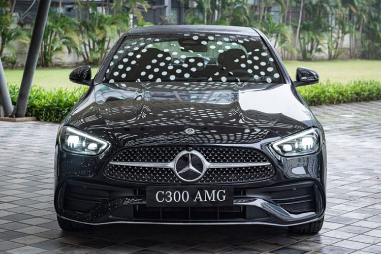 Gan 1.000 xe Mercedes-Benz nhap khau tai Viet Nam bi trieu hoi