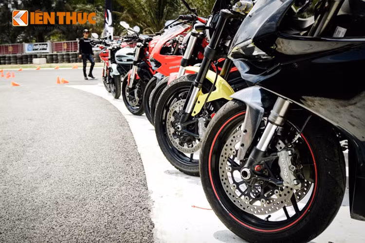 Sự kiện diễn ra trong hai ngày 23 và 24/04 do Ducati Việt Nam tổ chức, tương ứng với hai cấp độ Cơ bản (Intro) và Nâng cao (Precision) thông qua những dòng xe mới nhất của hàng là; Ducati Multistrada, Ducati Scrambler Sixty2, Scrambler Icon và Ducati Monster 821.