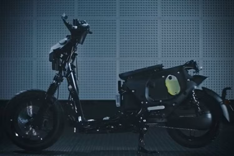 Sức mạnh của Gogoro 3 và Plus đều đến từ động cơ điện đặt giữa 6kW, cho mô-men xoắn 180Nm, truyền cho bánh sau lên tới hơn 80km/h.