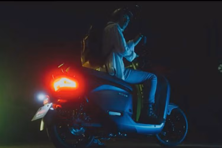 Nếu được bán phổ biến rộng rãi ở nhiều thị trường, chiếc xe ga điện Yamaha EC-05 hoàn toàn mới sẽ trở thành đối thủ của Honda PCX Electric - một dự án thí điểm của Honda tại Philippines và Indonesia.