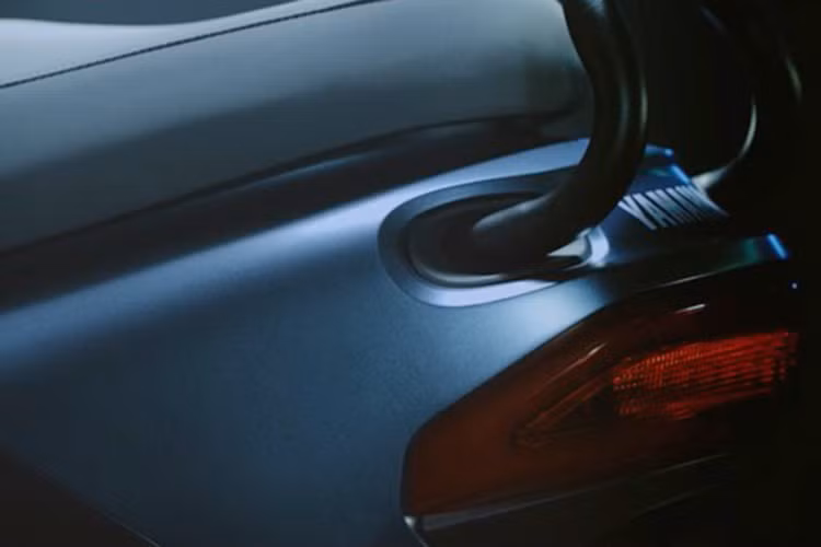 Trong lần bắt tay với hãng xe máy Yamaha này, Gogoro sẽ cung cấp các bộ pin có thể tháo rời và thay bằng gói pin khác cho EC-05, nhờ vậy, Yamaha có thể tận dụng mạng lưới trạm sạc và đổi pin rộng rãi của Gogoro.