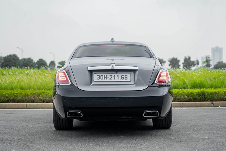 Mới đây, trên sàn xe cũ Hà Nội bất ngờ xuất hiện một chiếc xe siêu sang Rolls-Royce Ghost 2022 bản Extended (phiên bản sản xuất năm 2021) được chào bán hơn 39 tỷ đồng. Đáng chú ý là chiếc xe này chỉ mới lăn bánh khoảng 688km và các chi tiết nội, ngoại thất còn như vừa mới "đập thùng".