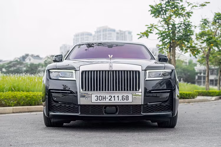 Với mức giá xe Rolls-Royce Ghost 2022 siêu lướt khoảng hơn 39 tỷ đồng này, đây được xem là một lựa chọn "hợp ví" cho các đại gia trẻ muốn sở hữu một chiếc xe siêu sang thế hệ mới, đặc biệt lăn bánh mới chỉ 688km và hình thức xe còn nguyên bản như mới "đập thùng".