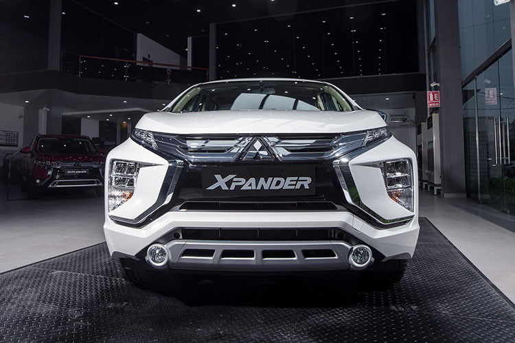 Kết thúc tháng 10/2021, Mitsubishi Xpander có doanh số bán đạt 2,009 xe, tăng gần nhẹ 43 xe so với tháng trước. Cộng dồn từ đầu năm đến nay đã có 13.616 xe được bán ra thị trường. Doanh số này giúp Xpander tiếp tục thống trị phân khúc MPV 7 chỗ tại Việt Nam. Hiện, Mitsubishi Xpander 2021 được phân phối với 3 phiên bản là AT nhập khẩu, AT lắp ráp và MT với giá từ 555 triệu đến 630 triệu đồng.