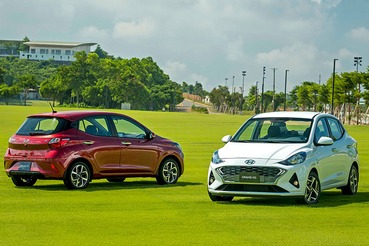 Mặc dù không lọt Top 10 xe bán chạy nhất tháng 12/2021, nhưng với doanh số cộng dồn từ đầu năm đến nay đạt 11.732 xe, giúp Hyundai Grand i10 đứng ở vị trí thứ 8 trong trong Top 10 xe bán chạy nhất năm 2021. Vào đầu tháng 8, thế hệ thứ ba của Grand i10 đã được ra mắt online tại Việt Nam. Xe được TC Motor lắp ráp trong nước với 6 phiên bản bao gồm cả sử dụng số tự động và số sàn, sử dụng động cơ 1.2 L.