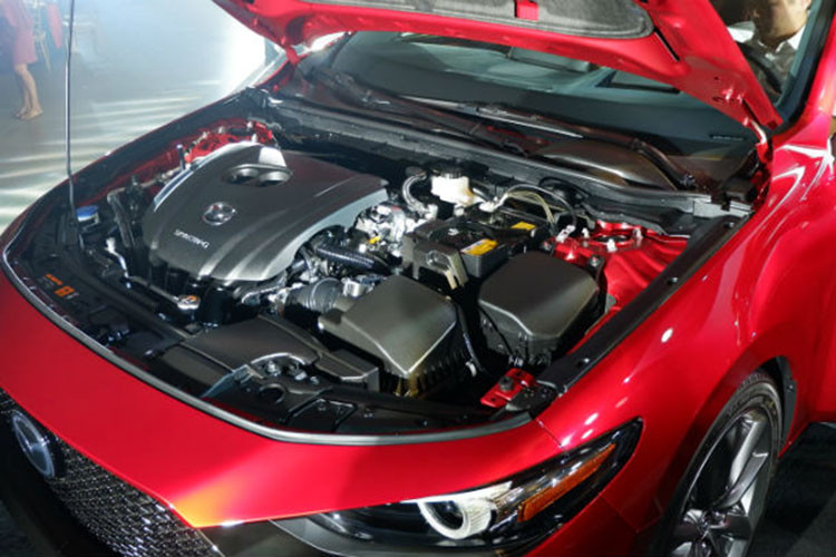 Hiện hãng xe ôtô Mazda chưa công bố thông số động cơ của Mazda3 2019 tại thị trường Philippines. Chỉ thấy rằng, chiếc Mazda3 2019 được trưng bày tại Philippines sử dụng động cơ xăng SkyActiv-G. Ở thị trường châu Âu, Mazda3 2019 hiện có một động cơ xăng SkyActiv-G hút khí tự nhiên với dung tích 2.0 lít và công suất tối đa 122 mã lực.