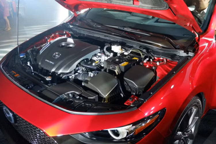 Hiện hãng xe ôtô Mazda chưa công bố thông số động cơ của Mazda3 2019 tại thị trường Philippines. Chỉ thấy rằng, chiếc Mazda3 2019 được trưng bày tại Philippines sử dụng động cơ xăng SkyActiv-G. Ở thị trường châu Âu, Mazda3 2019 hiện có một động cơ xăng SkyActiv-G hút khí tự nhiên với dung tích 2.0 lít và công suất tối đa 122 mã lực.