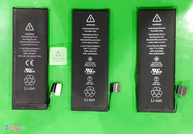 Từ trái sang là pin "zin loại 2", "zin loại 1" và pin chính hãng.