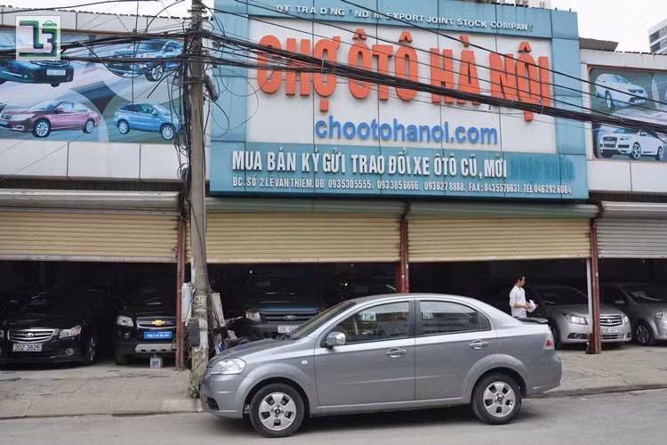 Nhiều người kỳ vọng giá xe ôtô nhập khẩu sẽ giảm khi thuế suất nhập khẩu nguyên chiếc từ ASEAN về 0% tại thời điểm 1/1/2018. Tuy nhiên, trái với mong đợi, giá xe mới hiện nay chưa có biến động nhiều do vậy một số người tiêu dùng quay sang chọn mua xe ôtô cũ dù giá của loại xe này có dấu hiệu tăng trong dịp Tết Nguyên đán 2018.