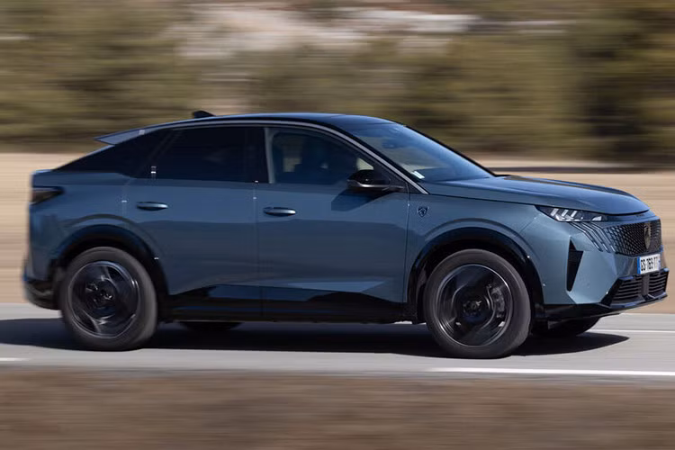 Mẫu xe SUV điện Peugeot E-3008 Long Range đang được chứng minh là một bước tiến mới trong lĩnh vực xe điện, thiết lập tiêu chuẩn mới về hiệu suất và khả năng vận hành đường dài.