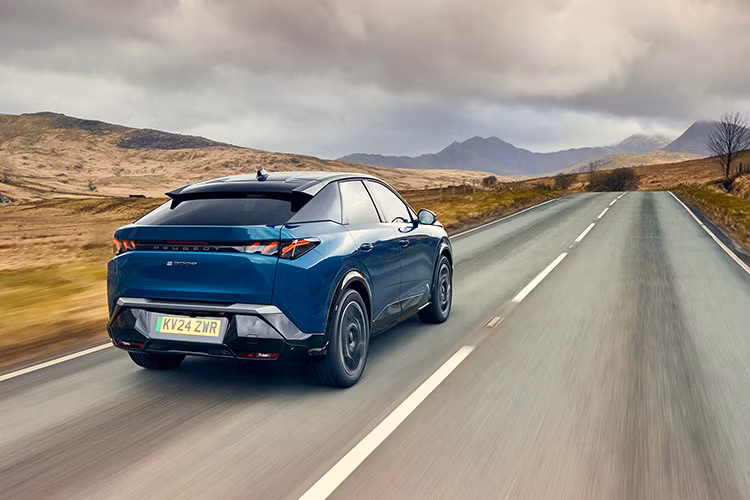 Tuy nhiên, để xác thực hơn về khả năng của mẫu xe này, khách hàng cần bổ sung thêm các thông tin cụ thể về các thử nghiệm điều kiện và thời gian sạc thực tế tại các trạm.