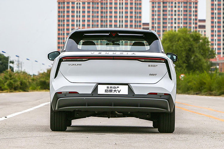 Cuối cùng là những trang bị an toàn như camera 360 độ, hệ thống kiểm soát hành trình thích ứng, đỗ xe tự động, hỗ trợ giữ làn đường, phát hiện điểm mù, phanh khẩn cấp tránh va chạm và cảnh báo va chạm khi mở cửa.