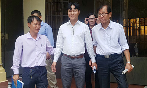 Chong bi bat giam vi vo to trom 85 cay vang