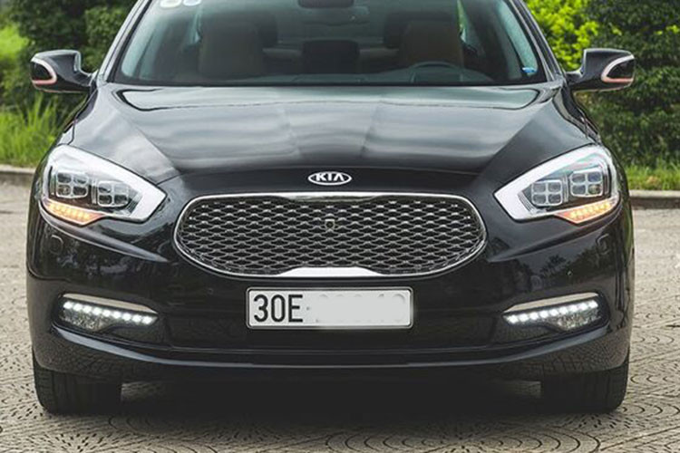 Ngoài ra, đại lý còn tặng phiếu dịch vụ 30 triệu đồng và gói bảo hiểm vật chất 1 năm trị giá 39 triệu đồng. Tổng ưu đãi cho khách hãng khi mua xe Kia Quoris tại Việt Nam lên tới 569 triệu đồng. Một số đại lý còn cho phép quy đổi khoản 500 triệu đồng thành Kia Morning 2021.