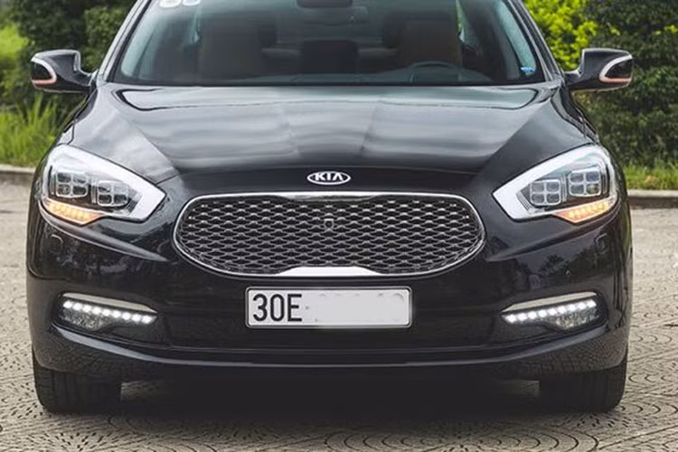 Ngoài ra, đại lý còn tặng phiếu dịch vụ 30 triệu đồng và gói bảo hiểm vật chất 1 năm trị giá 39 triệu đồng. Tổng ưu đãi cho khách hãng khi mua xe Kia Quoris tại Việt Nam lên tới 569 triệu đồng. Một số đại lý còn cho phép quy đổi khoản 500 triệu đồng thành Kia Morning 2021.