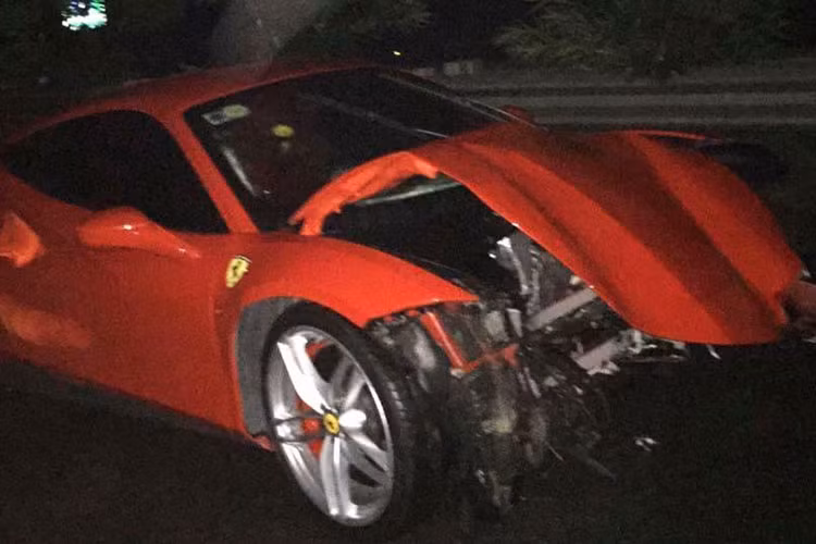Theo tìm hiểu của PV cũng như Công an gai thông tại Việt Trì, Phú Thọ thì vụ tai nạn siêu xe Ferrari 488 GTB này thuộc sở hữu của nam ca sĩ Tuấn Hưng vào tối ngày 15/10/2018 tại cao tốc Nội Bài - Lào Cai. Đây cũng là chiếc siêu xe đầu tiên trong bộ sưu tập xế "khủng" của Tuấn Hưng và cả giới showbiz Việt gặp một tai nạn nghiêm trong nhất.