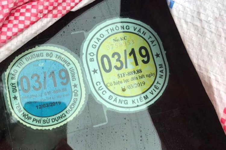 Sau vụ tai nạn, xe đã được tháo biển, nhưng vẫn để lộ tem đăng kiểm và tem đóng phí đường bộ ghi biển kiểm soát 51F-889.88, căn cứ cho thấy siêu xe này thuộc sở hữu của ca sĩ Tuấn Hưng. Theo những người am hiểu về siêu xe cho hay, thiệt hại ước tính cho siêu xe này là không dưới 2 tỷ đồng và phải mất một thời gia dài để sửa chữa.