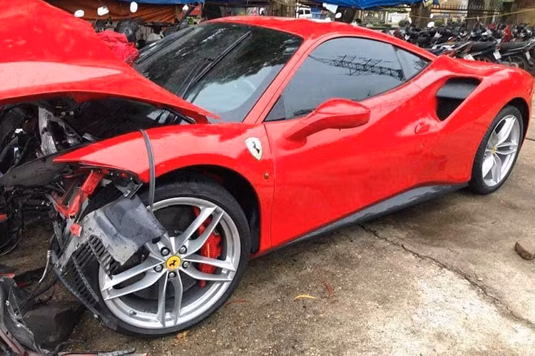 Can canh Ferrari 488 GTB 16 ty cua Tuan Hung “nat dau“