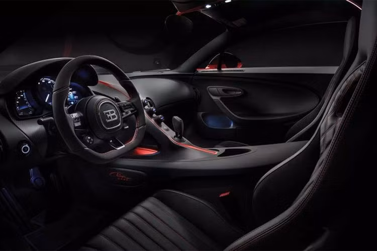 Hiện tại có hơn 300 xe thuộc dòng Chiron trong tổng 500 chiếc được sản xuất giới hạn đã được bán. Trong đó, 43% đơn đặt hàng đến từ thị trường Châu Âu, 26% từ thị trường Bắc Mỹ và 23% từ khu vực Trung Đông, khu vực châu Á - Thái Bình Dương chiếm 8% còn lại.