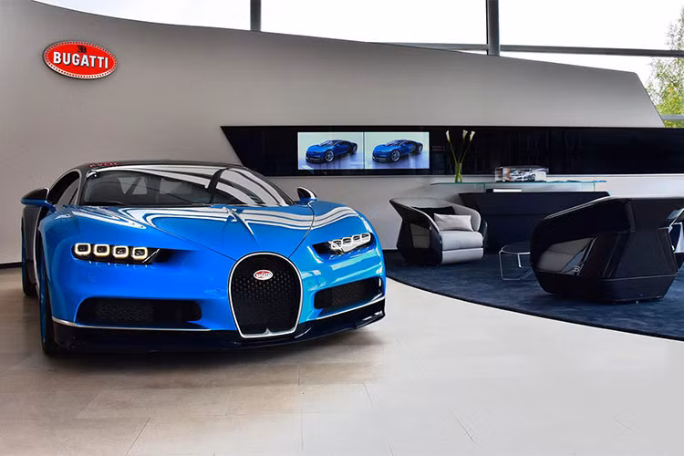 Các chủ nhân của những chiếc siêu xe Bugatti Chiron với trung bình 42 chiếc xe nằm trong gara và họ sử chạy Bugatti rất ít. Tính nhẩm, trung bình mỗi năm chủ xe Bugatti chỉ chạy khoảng 2.500 km.