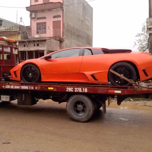 Vào khoảng tháng 3/2016, siêu xe này bị bắt gặp trên xe cứu hộ để đi tiếp hành trình vì động cơ không thể nổ máy được nữa. Thậm chí sau một thời gian dài sửa chữa, chủ xe vẫn chạy thử xe trên phố với tâm lý bất an là xe có thể chết máy bất cứ lúc nào. 