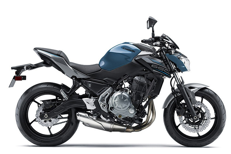 Hai màu mới trên Kawasaki Z650 phiên bản nâng cấp cho năm 2019 sẽ bao gồm màu xanh đen truyền thống được thiết kế lại tem và màu xám xanh xanh dương (Storm Clound Blue) khá lạ mắt.