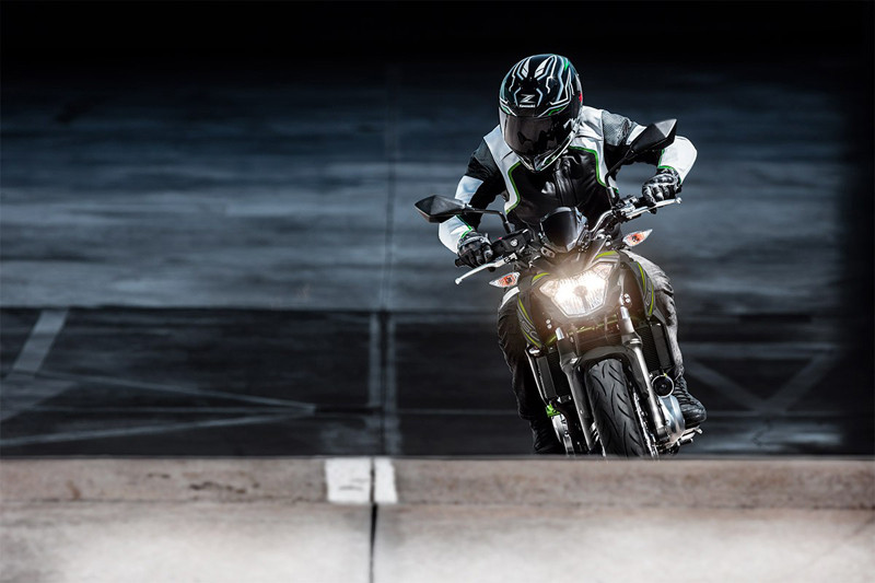 Sử dụng thiết kế mới theo phong cách Sugomi, thiết kế này cho &#x8;Z650 ngoại hình tuyệt đẹp và khác hẳn so với những đời cũ trước đây. Ở mẫu Kawasaki Z650 2019 mới, toàn bộ thiết kế này được giữ nguyên trên xe và được thay đổi về mặt màu sắc cùng bộ tem trên xe.