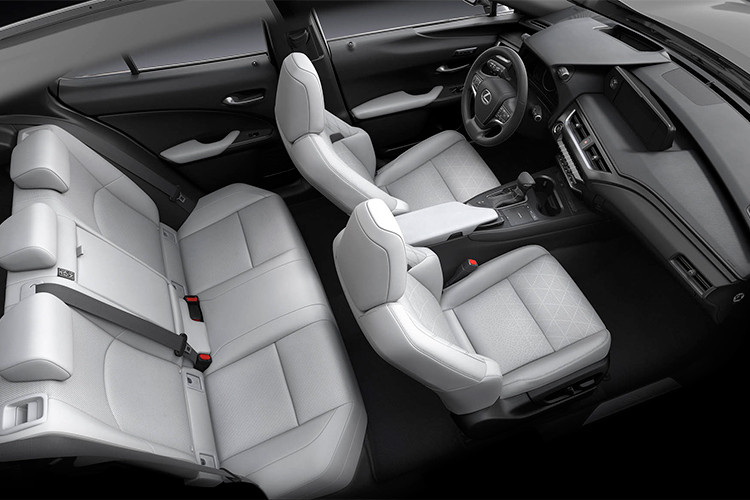 Trên phiên bản UX 250h, thương hiệu xe sang Lexus cũng ứng dụng công nghệ Hybrid thế hệ mới cải thiện đặc tính vận hành và tiết kiệm nhiên liệu hơn. Hệ động lực hybrid mới có tổng công suất 176 mã lực, gồm động cơ xăng 2.0L mới kết hợp với động cơ điện được tinh chỉnh để xe tăng tốc mượt mà ở mọi dải tốc độ.