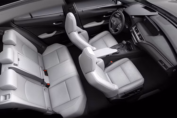 Trên phiên bản UX 250h, thương hiệu xe sang Lexus cũng ứng dụng công nghệ Hybrid thế hệ mới cải thiện đặc tính vận hành và tiết kiệm nhiên liệu hơn. Hệ động lực hybrid mới có tổng công suất 176 mã lực, gồm động cơ xăng 2.0L mới kết hợp với động cơ điện được tinh chỉnh để xe tăng tốc mượt mà ở mọi dải tốc độ.