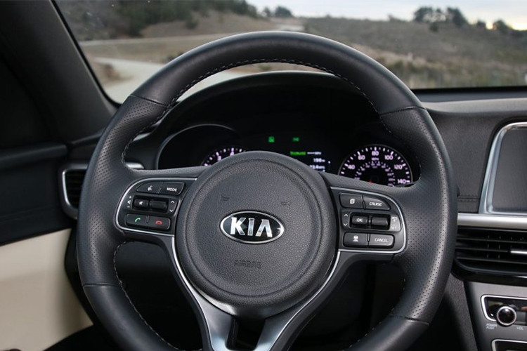 Ở phiên bản 2019, Kia đã loại bỏ loại động cơ diesel 1,7 lít CRDi đời cũ và thay bằng máy 1,6 lít hoàn toàn mới cho Optima. Động cơ này cho công suất 134 mã lực và mô-men xoắn 320 Nm. Động cơ 1,6 lít CRDi mới này có thể đáp ứng tiêu chuẩn khí thải Euro 6D gắt gao.