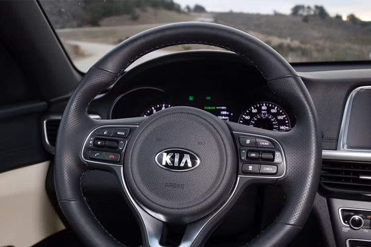 Ở phiên bản 2019, Kia đã loại bỏ loại động cơ diesel 1,7 lít CRDi đời cũ và thay bằng máy 1,6 lít hoàn toàn mới cho Optima. Động cơ này cho công suất 134 mã lực và mô-men xoắn 320 Nm. Động cơ 1,6 lít CRDi mới này có thể đáp ứng tiêu chuẩn khí thải Euro 6D gắt gao.