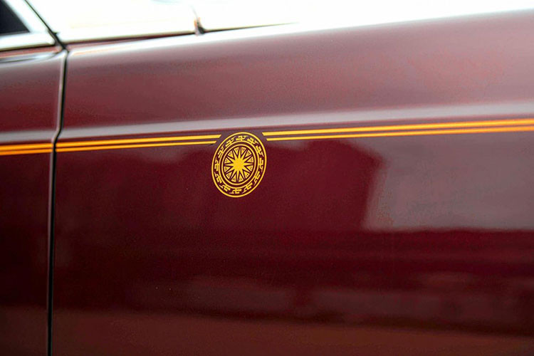 Còn showroom đang chào bán Rolls-Royce Phantom Sacred Fire với mức giá 22,5 tỷ đồng, chính là đơn vị đã mua lại chiếc xe này từ phía ngân hàng. Như vậy nếu chốt đơn được chiếc xe siêu sang Rolls-Royce Phantom Sacred Fire với mức giá 22,5 tỷ đồng, chính là đơn vị đã mua lại chiếc xe này từ phía ngân hàng, showroom này kiếm lời gần 6 tỷ đồng.