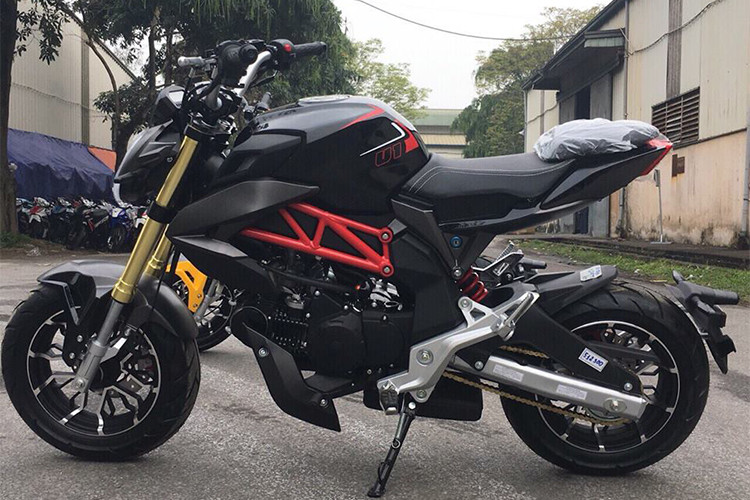 Đây không phải lần đầu tiên các dòng xe "nhái" theo thương hiệu môtô đình đám trên thế giới như MV Agusta xuất hiện tại Việt Nam. Các mẫu xe "nhái" này chủ yếu có xuất xứ từ Trung Quốc thiết kế tương tự các thương hiệu nổi tiếng như Ducati, Honda, Yamaha, Kawasaki... với giá bán rẻ hơn rất nhiều so với xe xịn.