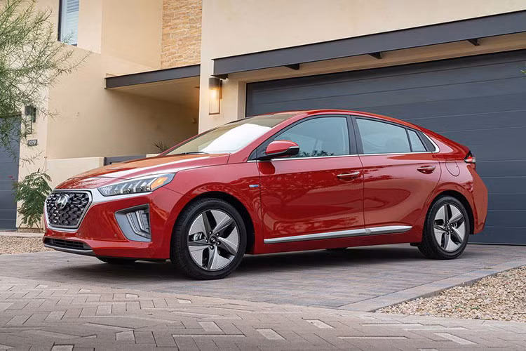 Hyundai Ioniq tiet kiem xang bat ngo bi 