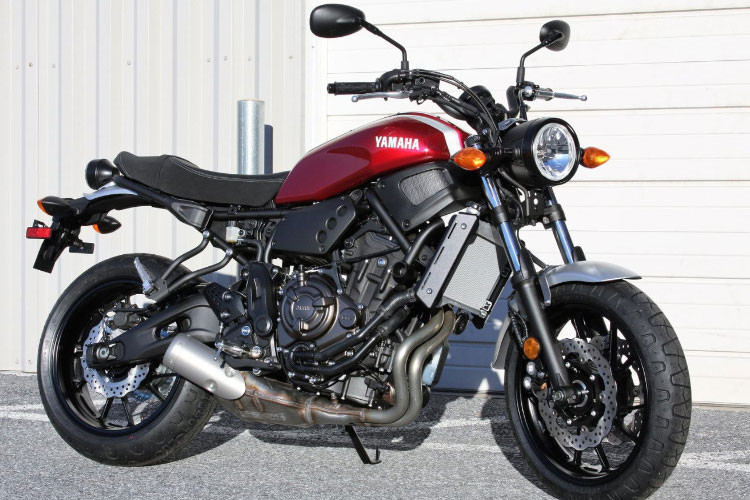 Các trang bị đáng chú ý trên xe bao gồm bộ khung deltabox, cặp phuộc trước hành trình ngược hiện đại và giảm xóc lò xo trụ đơn, vành đúc 17 inch sẽ là trang bị tiêu chuẩn của xe, đảm bảo an toàn là hệ thống phanh đĩa ở cả trước và sau.