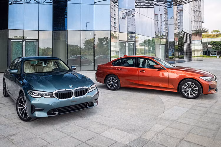 Cuối tháng 10/2021 vừa qua, mẫu xe sedan hạng sang BMW 3-Series tại Việt Nam tiếp tục được giảm giá mạnh tay từ 130 - 222 triệu đồng, tuỳ từng phiên bản. 