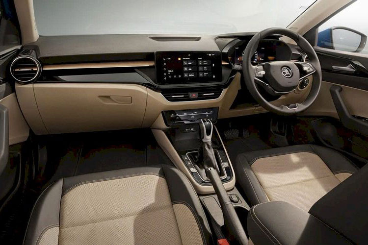 Tại thị trường Việt Nam, Slavia dự kiến được trang bị động cơ 1.0L TSI, 3 xi-lanh tăng áp, sản sinh 115 mã lực và 178 Nm mô-men xoắn, kết hợp cùng hộp số sàn 6 cấp hoặc tự động 6 cấp. Mức giá khởi điểm cho bản số sàn được kỳ vọng dưới 500 triệu đồng, mở ra lựa chọn hấp dẫn cho người tiêu dùng.