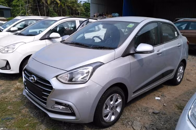 Hyundai Grand i10 Sedan 2017 sẽ vẫn có 2 tùy chọn khác nhau như bản hatchback. Đầu tiên là động cơ xăng Kappa 4 xy-lanh, dung tích 1,2 lít với công suất tối đa 83 mã lực tại vòng tua máy 6.000 vòng/phút và mô-men xoắn cực đại 114 Nm tại vòng tua máy 4.000 vòng/phút. Động cơ có thể đồng hành với hộp số sàn 5 cấp hoặc tự động 4 cấp.