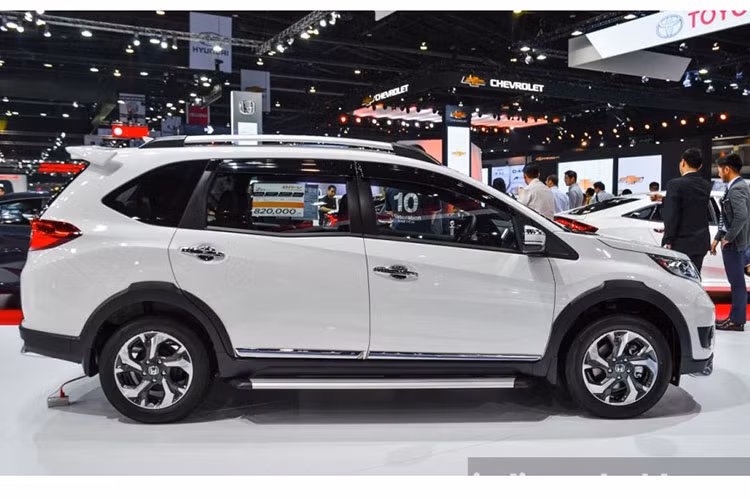 Xuất hiện tại Bangkok International Motor Show 2019, thiết kế của mẫu xe Honda BR-V mới có nhiều sự thay đổi khi được trang bị các gói phụ kiện. Mẫu xe này sở hữu kích thước 4.455 mm dài, 1.735 mm rộng và 1.650 mm cao. Trục cơ sở 2.660 mm, khoảng sáng gầm 200 mm, tương đương đàn anh CR-V.