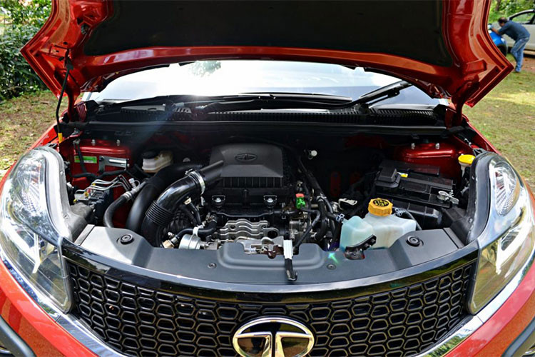 Cụ thể, bản động cơ xăng của Tata Nexon XMA sử dụng động cơ tăng áp sản sinh ra công suất 110 PS và mô-men xoắn cực đại 170 Nm. Trong khi bản động cơ dầu (diesel) có công suất 110 PS và mô-men xoắm cực đại 260 Nm. Cả hai đều được kết hợp với hộp số sàn và cấp tự động 6 cấp.