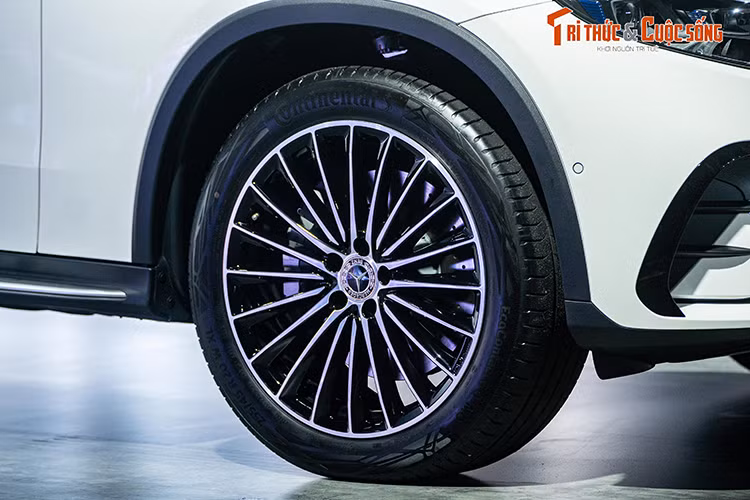 Ở thế hệ này, chiều dài xe được tăng 60,96 mm, đạt mức 4.716 mm. Chiều dài cơ sở cũng nhờ đó được tăng lên thành 2.888 mm (+15 mm), giúp cải thiện sự rộng rãi cho không gian nội thất. Chiều rộng tổng thể vẫn giữ nguyên nhưng phần trục trước và sau đã tăng lần lượt 6,09 &amp; 23,11 mm. 